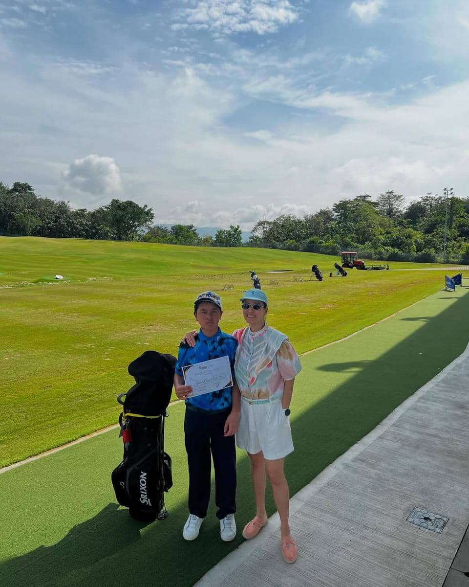 Anak Marcella Zalianty ikut golf camp di Inggris.