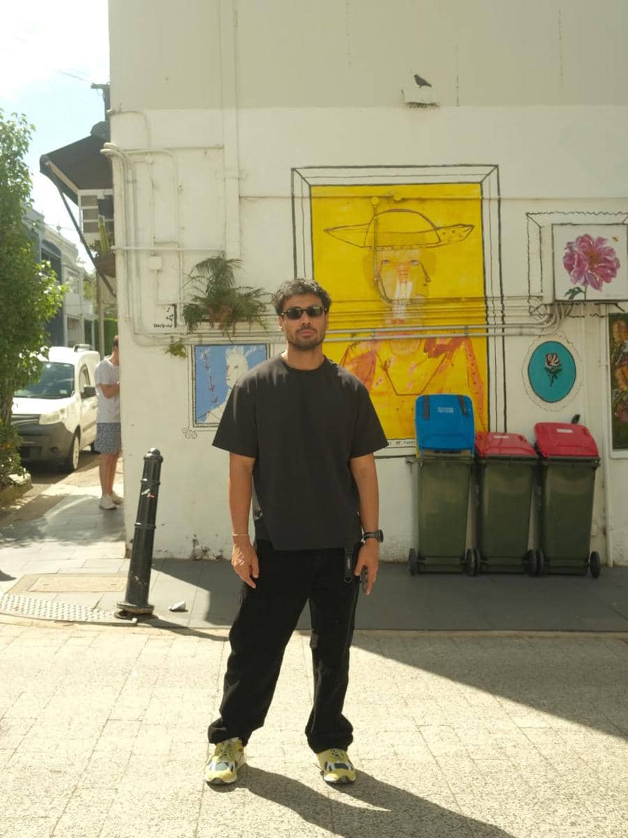 Chicco Jerikho jalan-jalan di Sydney