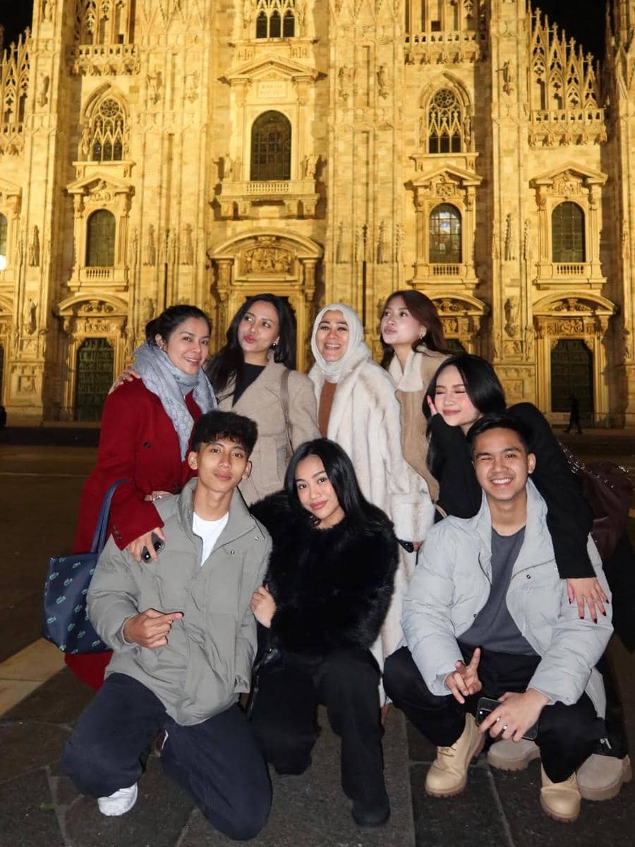 Keluarga Rachel Vennya liburan ke Italia.