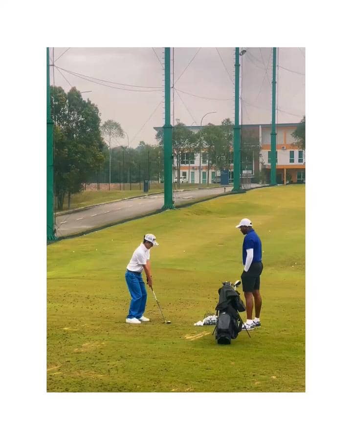 Anak Marcella Zalianty ikut golf camp di Inggris.