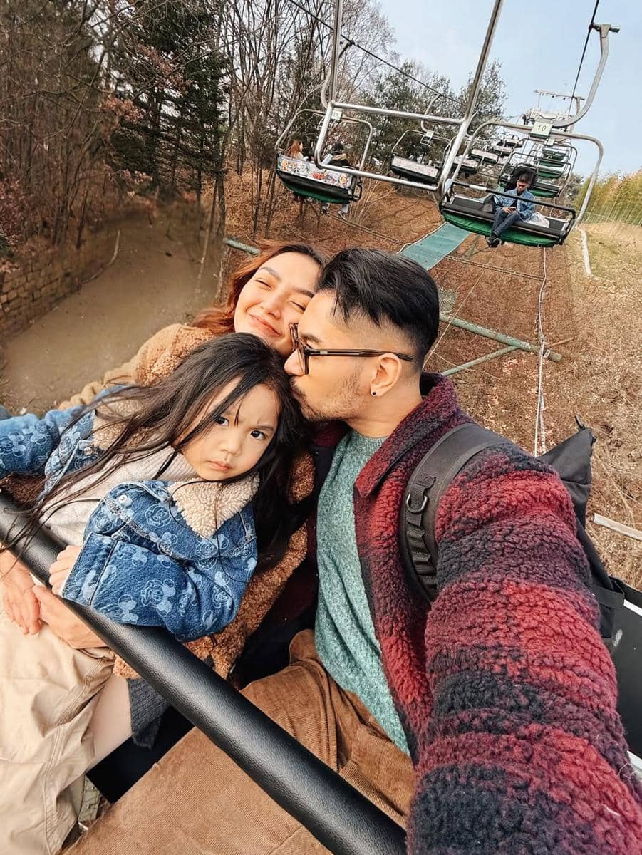 Keluarga Siti Badriah jalan-jalan ke Everland.