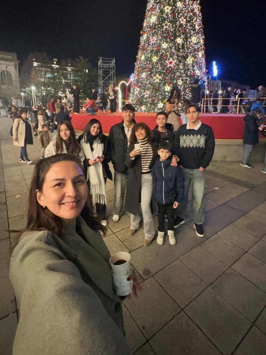 Donna Agnesia jalan-jalan bareng buah hati di Braga