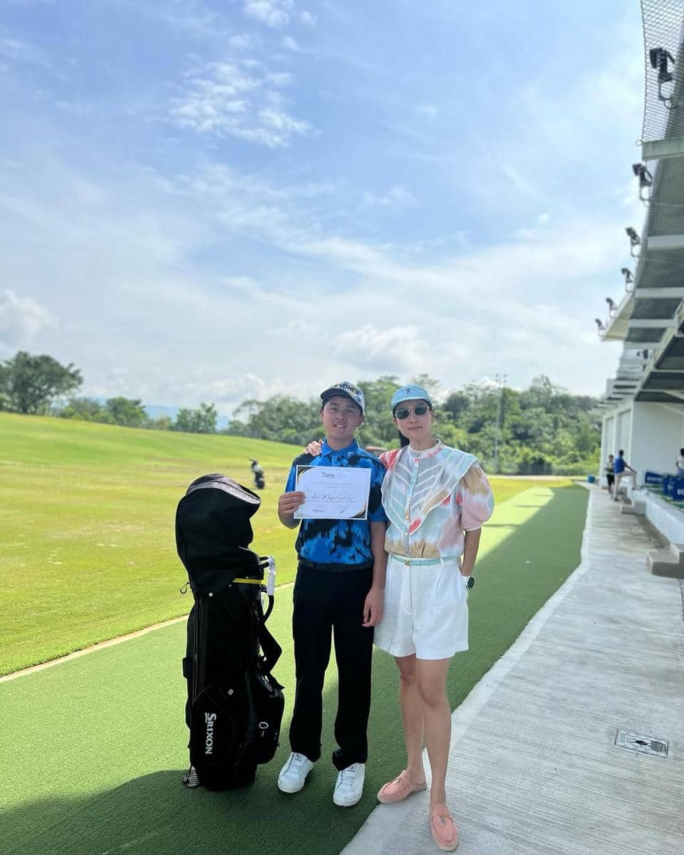 Anak Marcella Zalianty ikut golf camp di Inggris.