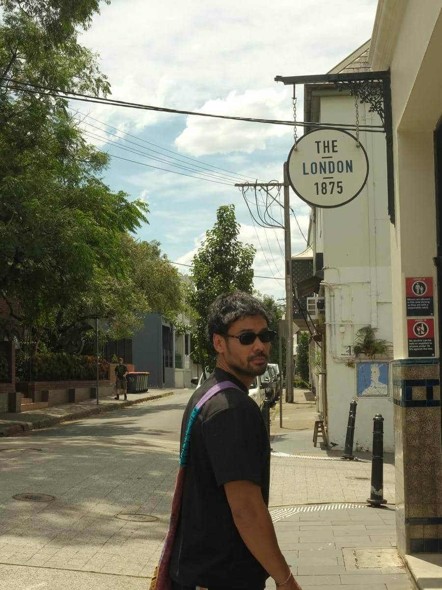 Chicco Jerikho jalan-jalan di Sydney