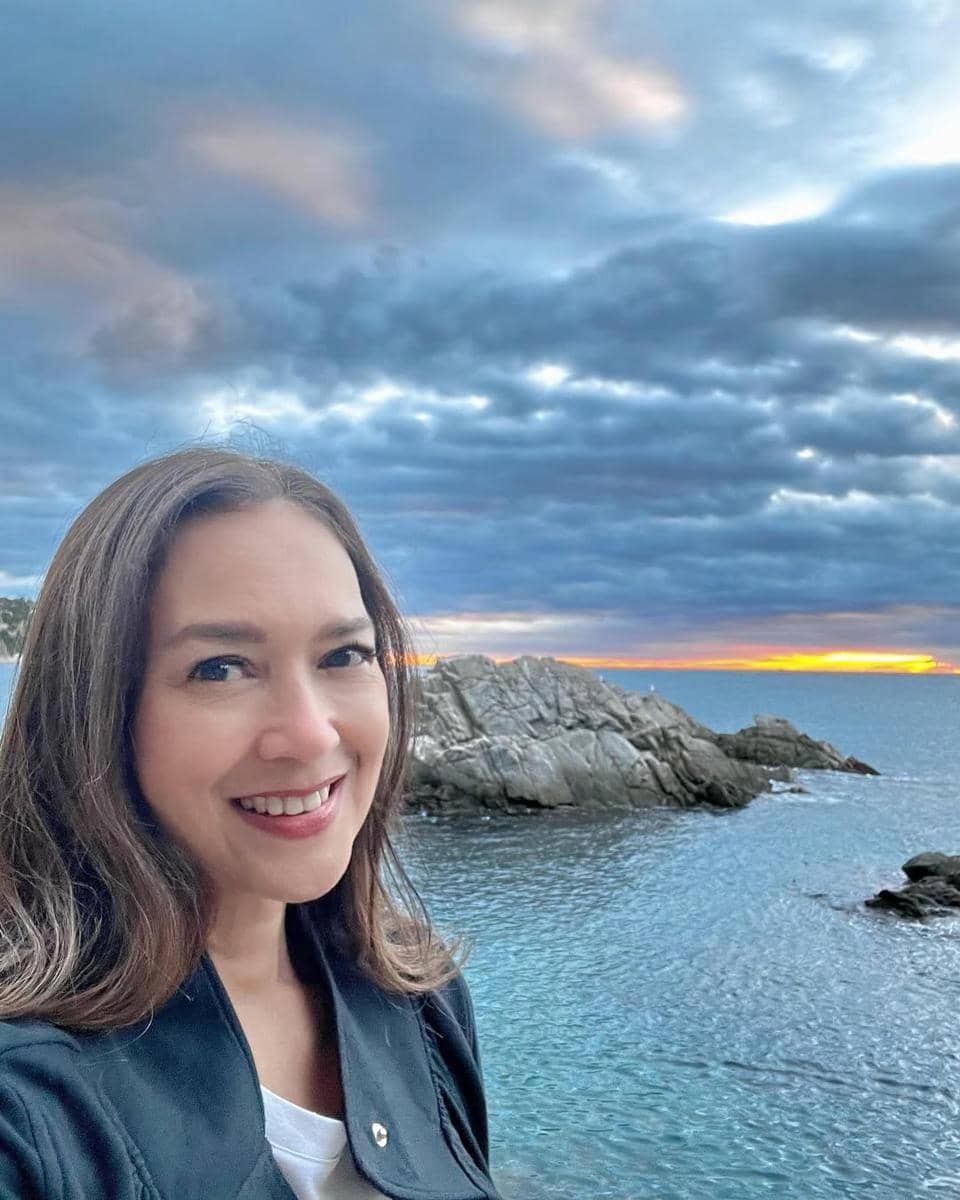 Ira Wibowo mengunjungi Pantai Lloret di Spanyol.