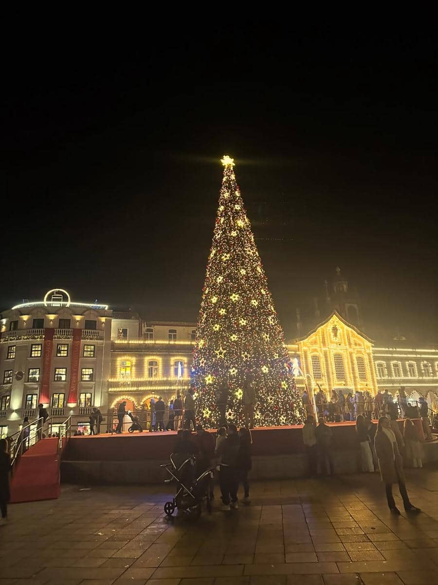 Donna Agnesia jalan-jalan bareng buah hati di Braga