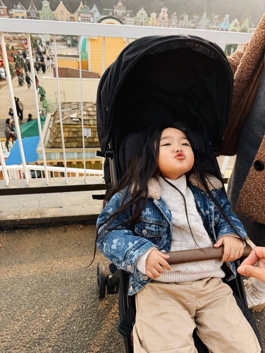 Keluarga Siti Badriah jalan-jalan ke Everland.