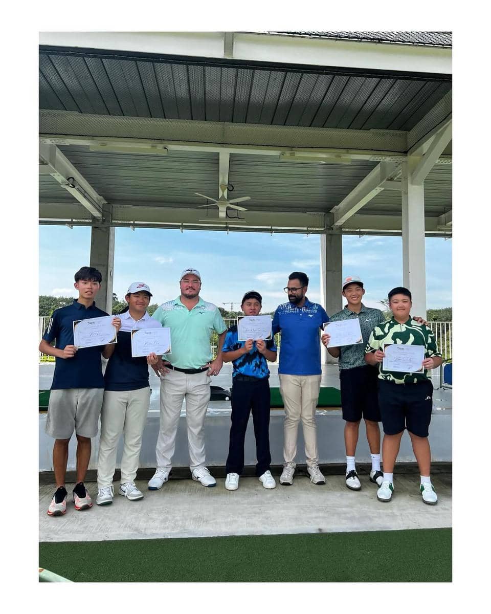 Anak Marcella Zalianty ikut golf camp di Inggris.