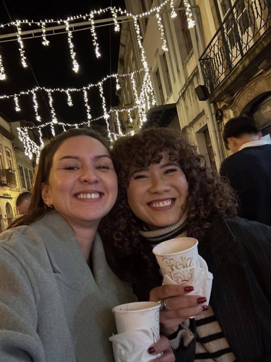 Donna Agnesia jalan-jalan bareng buah hati di Braga