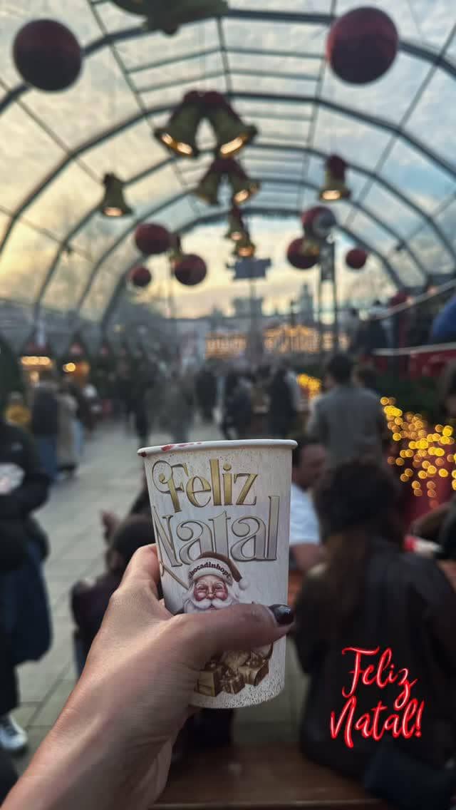 Donna Agnesia jalan-jalan bareng buah hati di Braga