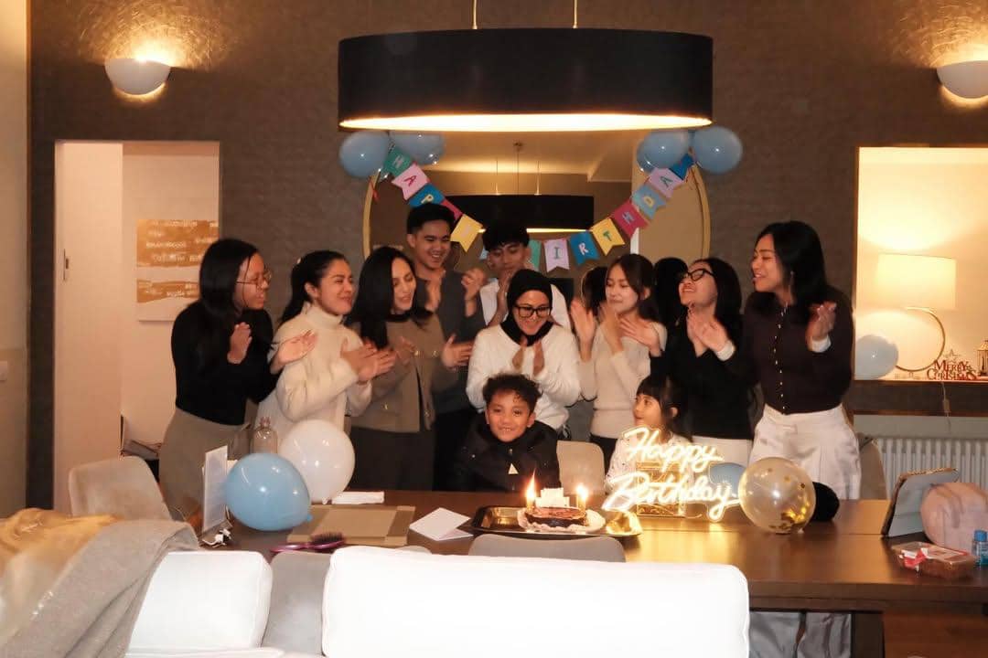 Keluarga Rachel Vennya liburan ke Italia.