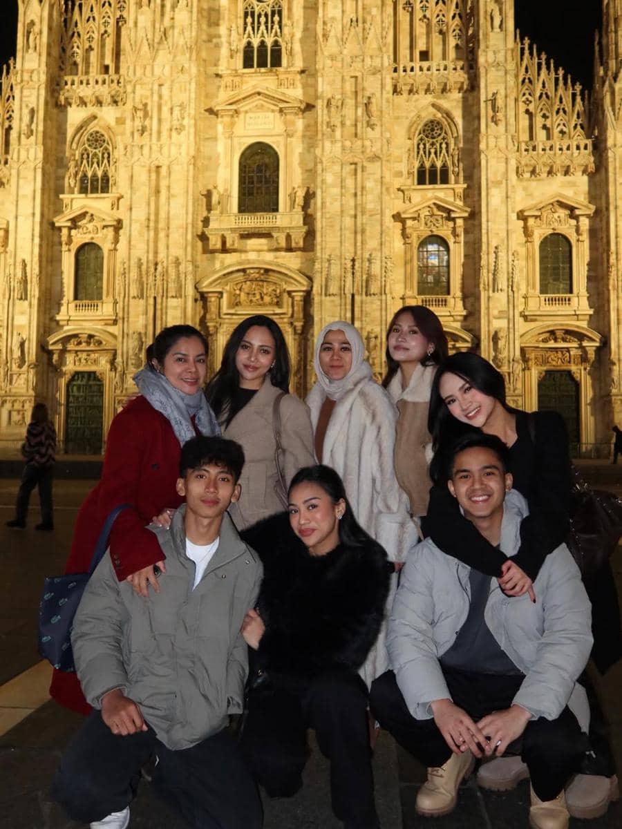 Keluarga Rachel Vennya liburan ke Italia.