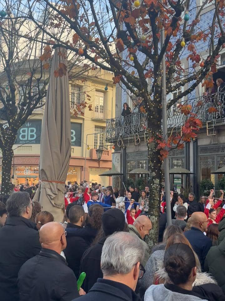 Donna Agnesia jalan-jalan bareng buah hati di Braga