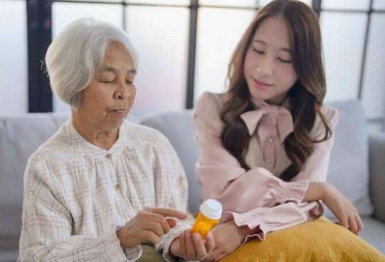 ilustrasi mendengarkan ibu bicara