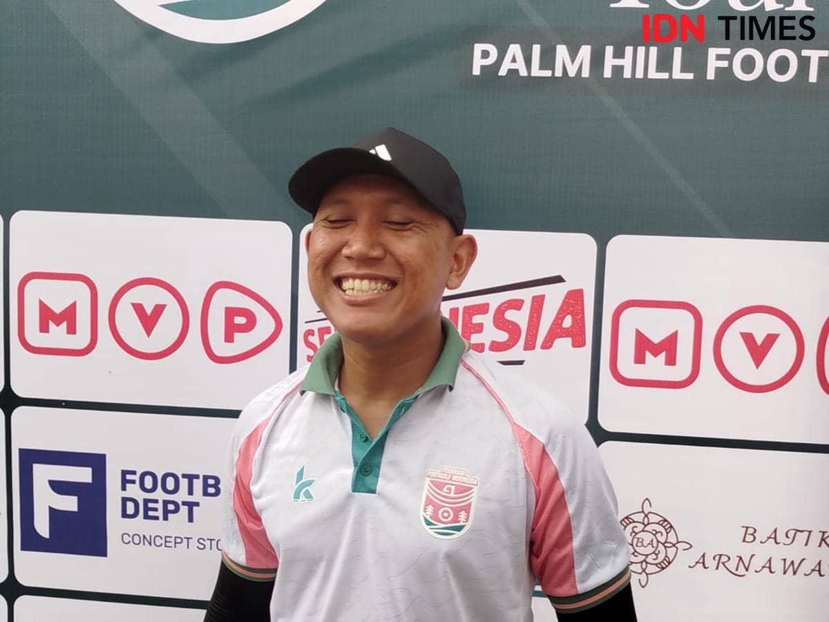 Oki Rengga ketika menjajal footgolf di Sentul