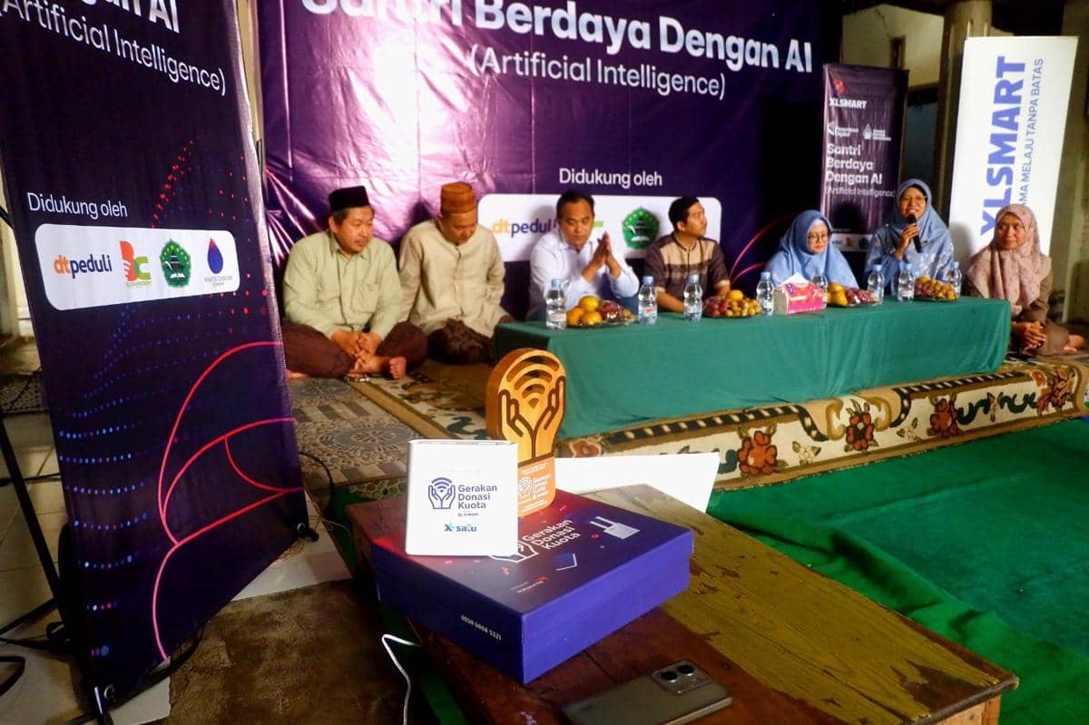 Kegiatan program Pesantren Digital di Pondok Pesantren Nurul Hikmah Bintoro, Demak, Jawa Tengah yang diadakan PT XLSMART Telecom Sejahtera Tbk (XLSMART). (Dok. XLSMART)