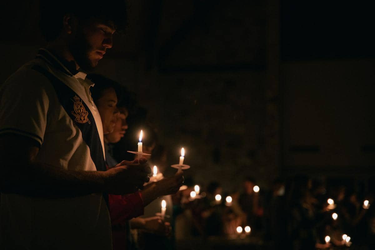 Ilustrasi malam Natal (unsplash.com/Photo by Zach Lucero)