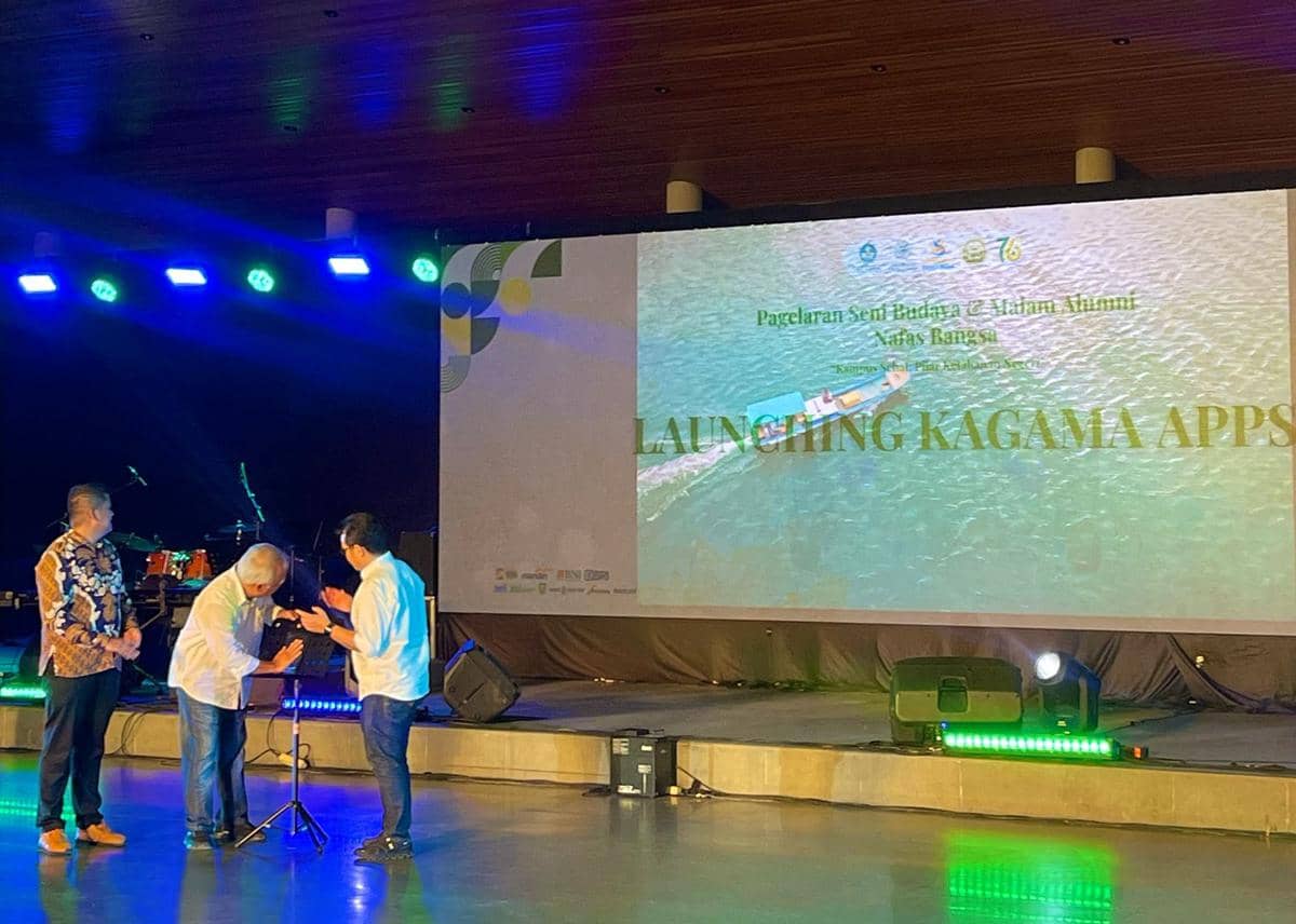 Keluarga Alumni Universitas Gadjah Mada (Kagama) meluncurkan Kagama App dalam acara Malam Alumni yang digelar di Gelanggang Inovasi dan Kreativitas (GIK) UGM, Sabtu (13/12/2025).