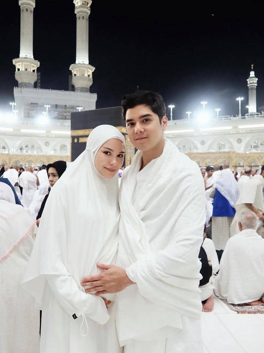 Potret Alyssa Daguise umrah perdana bareng Al Ghazali