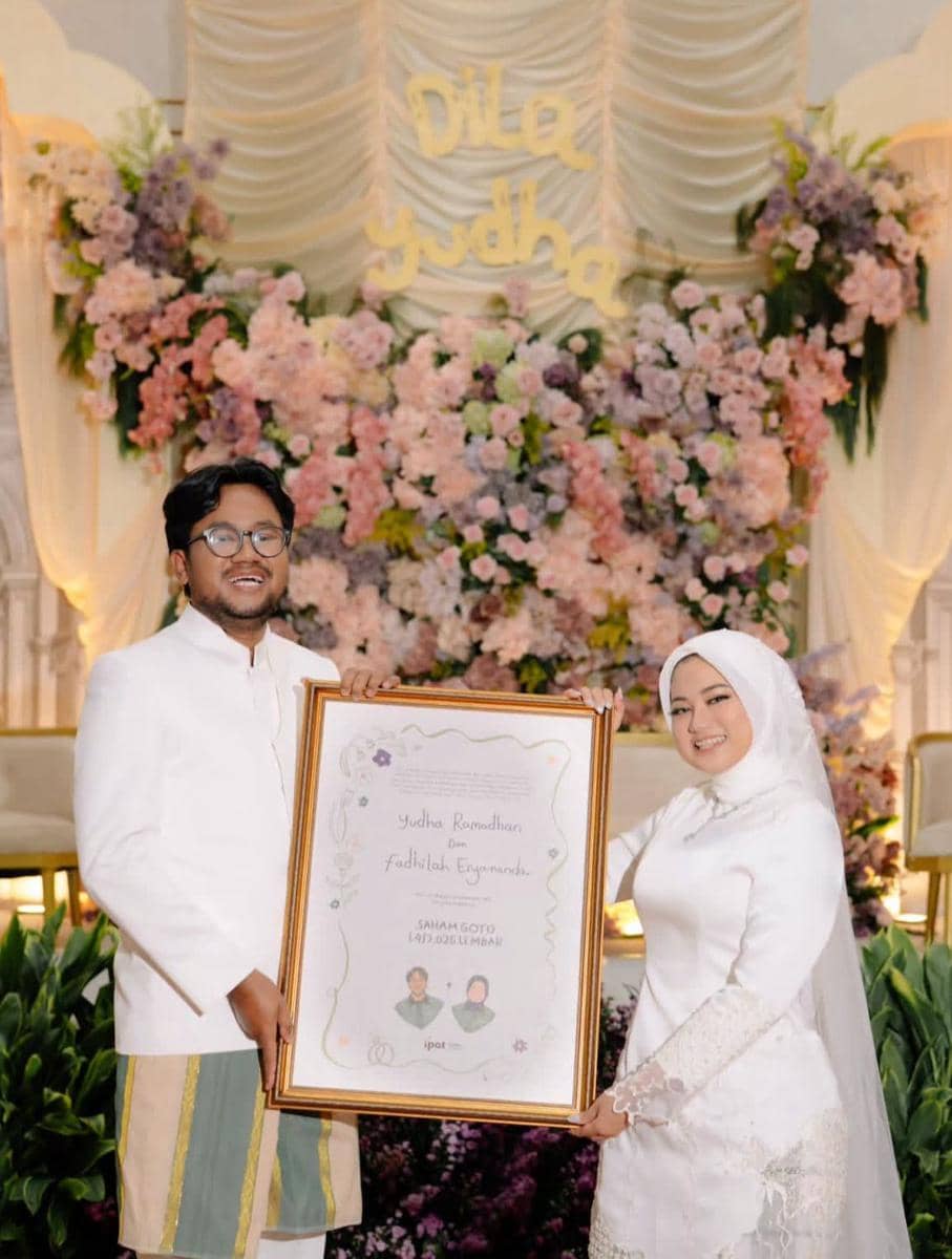 Gaya Akad dan Resepsi Istri Yudha Keling