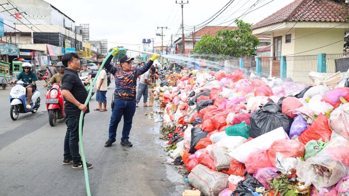Sampah Menumpuk, Pemkot Tangsel Tutup Pakai Terpal (Dok. Pemkot Tangsel)