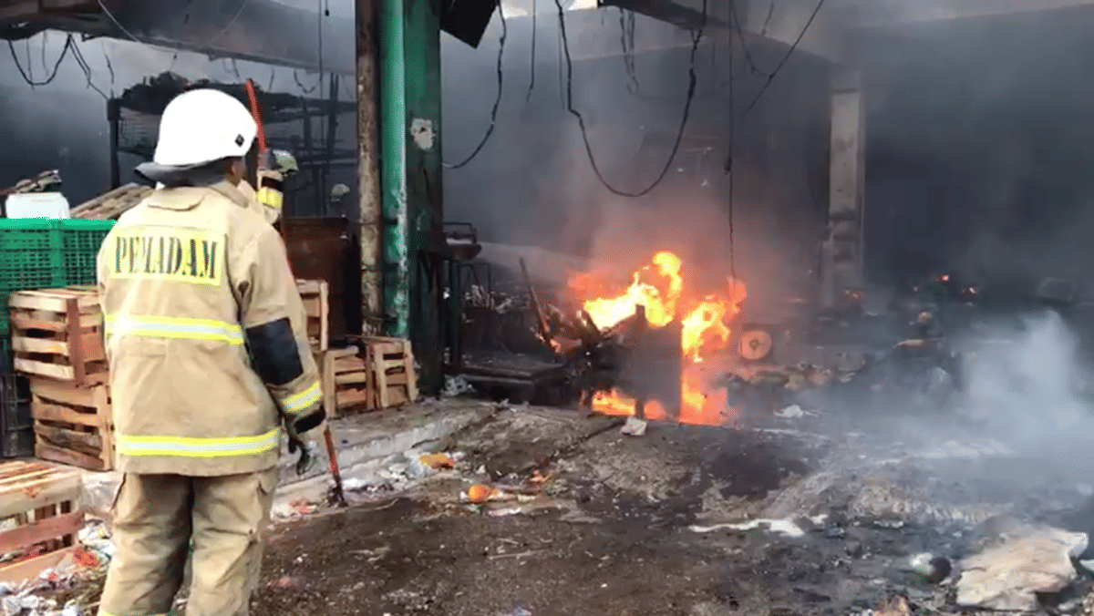 Kebakaran di Pasar Induk Kramat Jati