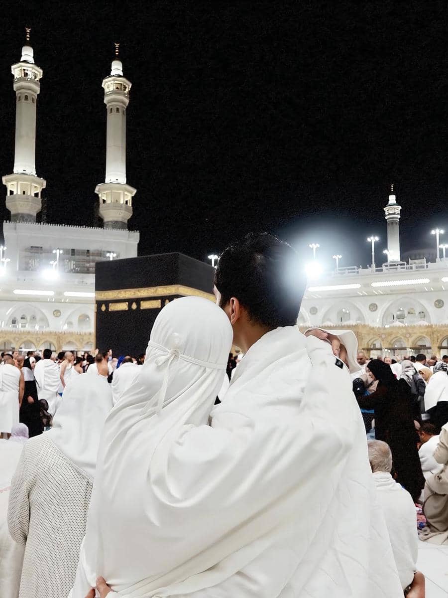 Potret Alyssa Daguise umrah perdana bareng Al Ghazali