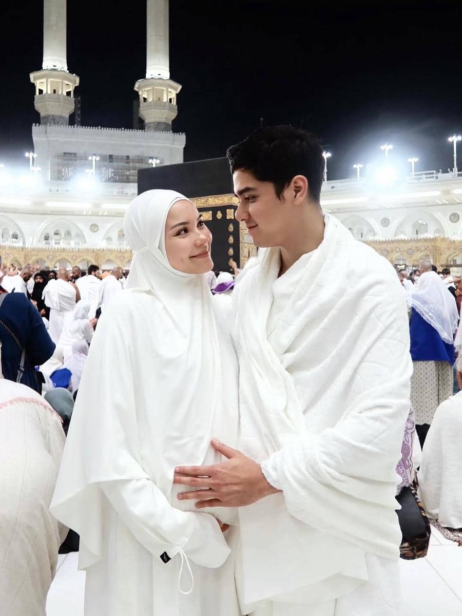 Potret Alyssa Daguise umrah perdana bareng Al Ghazali