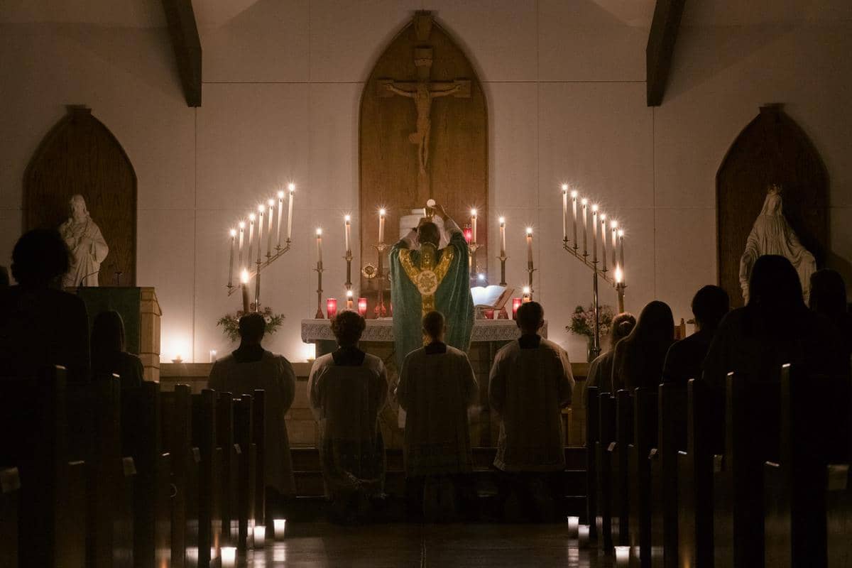 Ilustrasi malam Natal (unsplash.com/Photo by Josh Applegate)