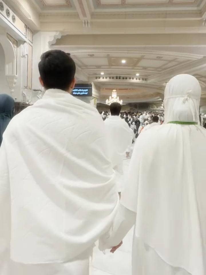 Potret Alyssa Daguise umrah perdana bareng Al Ghazali