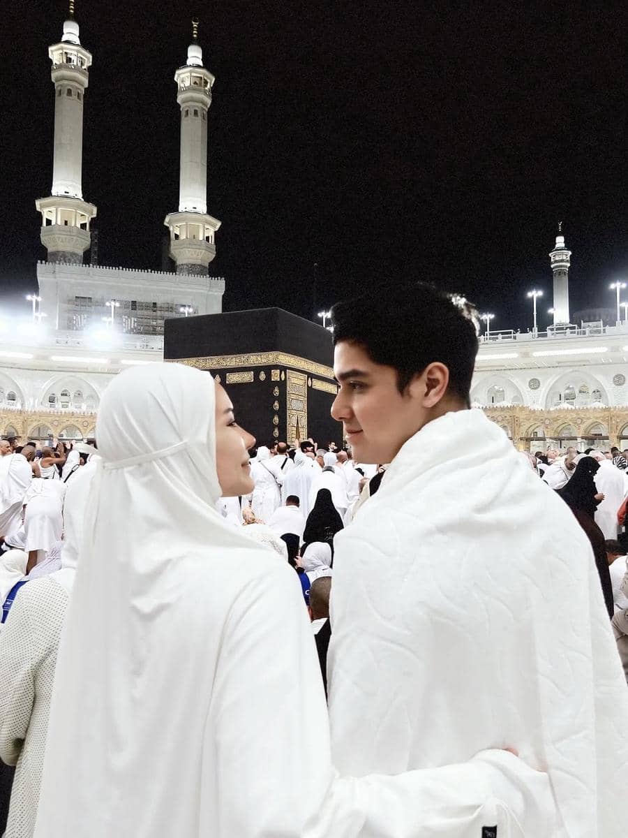 Potret Alyssa Daguise umrah perdana bareng Al Ghazali