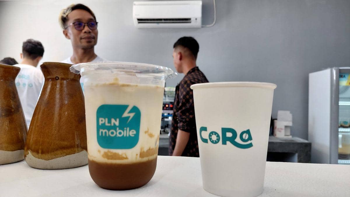 Hadirkan kenyamanan isi daya EV di Jeneponto, PLN resmikan Ruang Teduh dan kafe UMKM lokal. (IDN Times/Aan Pranata)