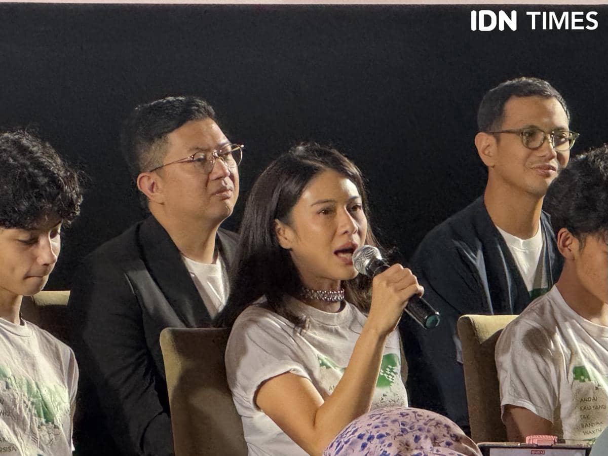 Dian Sastrowardoyo dalam konferensi pers Esok Tanpa Ibu