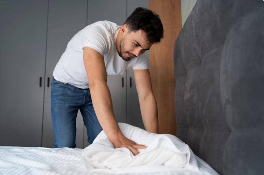 ilustrasi membersihkan tempat tidur