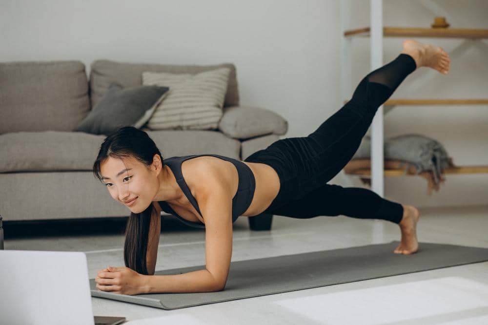 ilustrasi perempuan workout