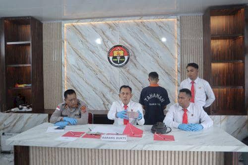 Polres TTS rilis kasus pembelian sapi dengan uang mainan yang dipesan dari TikTok Shop. (IDN Times/Putra Bali Mula)