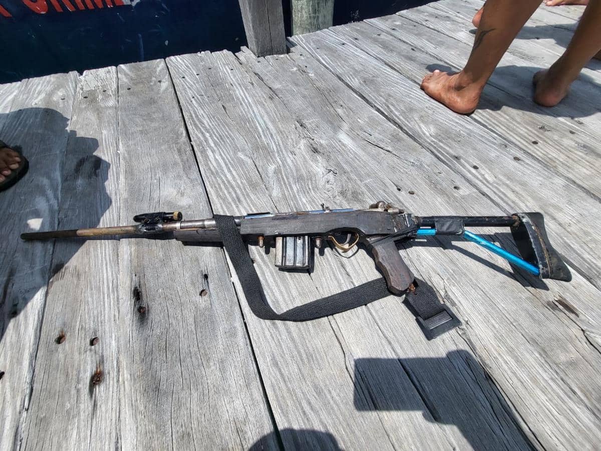 Patroli gabungan Ditpolairud Polda NTT mengamankan pelaku pemburuan rusa di Labuan Bajo. (Dok Ditpolairud Polda NTT)