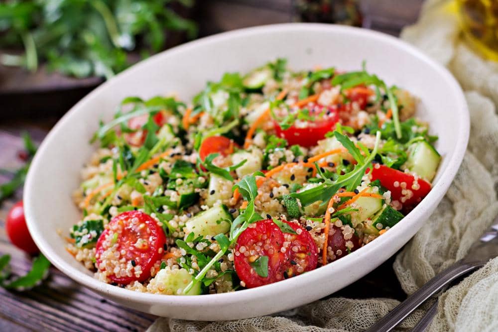 ilustrasi quinoa veggie salad