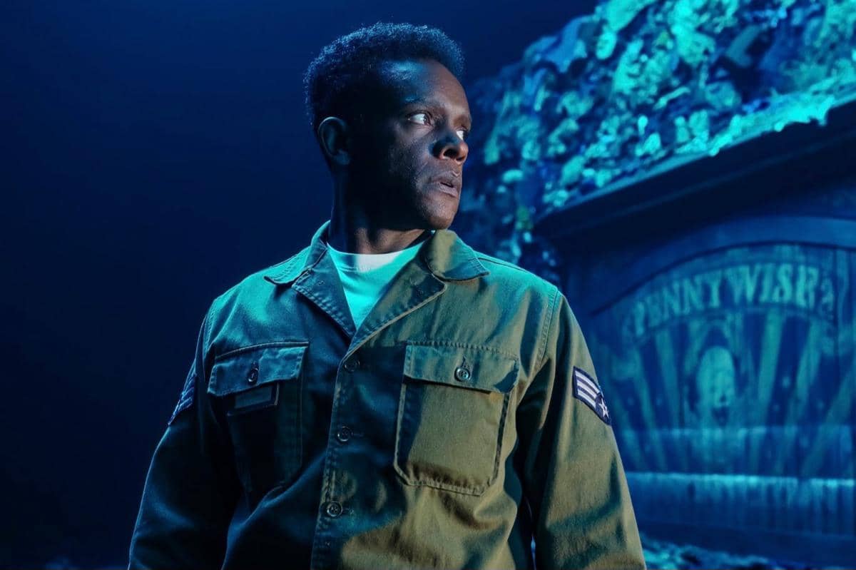 Chris Chalk dalam serial It: Welcome to Derry