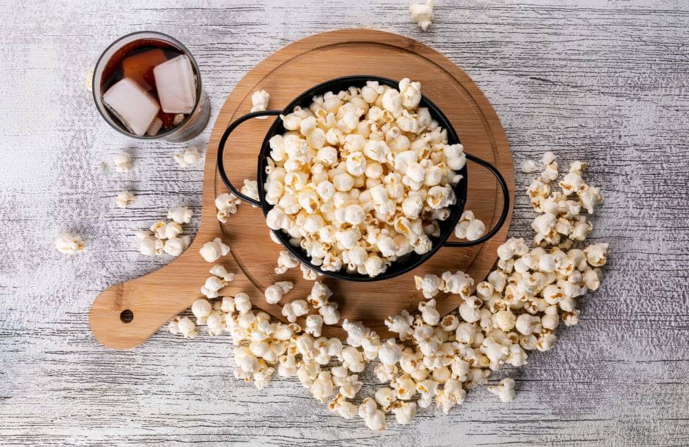ilustrasi popcorn sebelum dikaramelkan