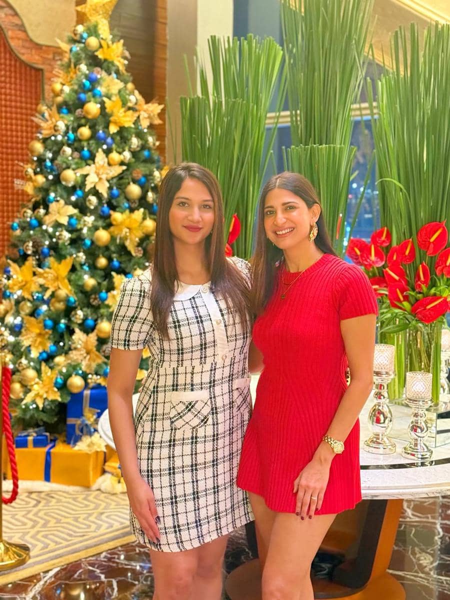 Aahana Kumra dan sahabat