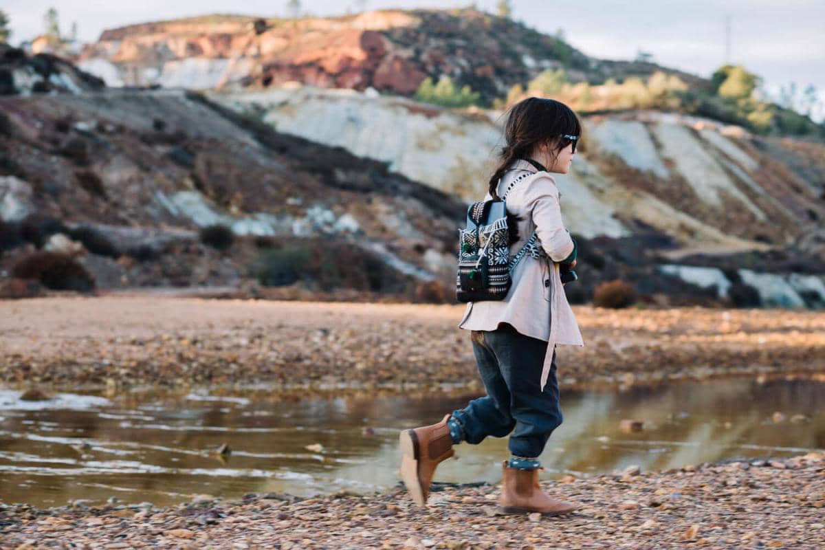 ilustrasi aktivitas outdoor anak