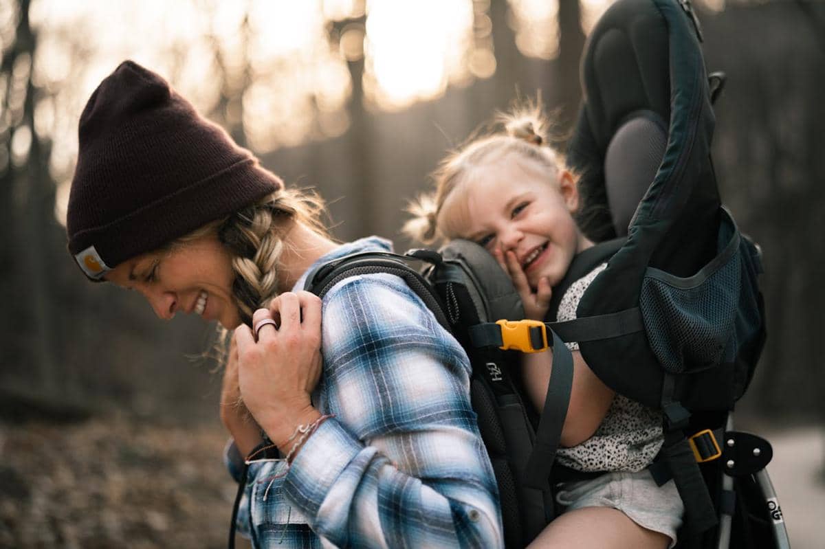 ilustrasi hiking bareng anak