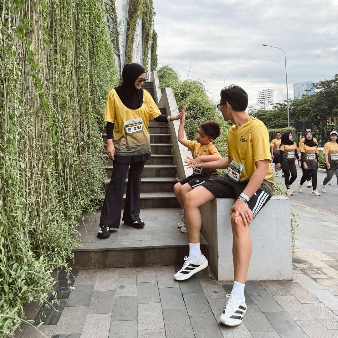 Keluarga Citra Kirana ikut family run.