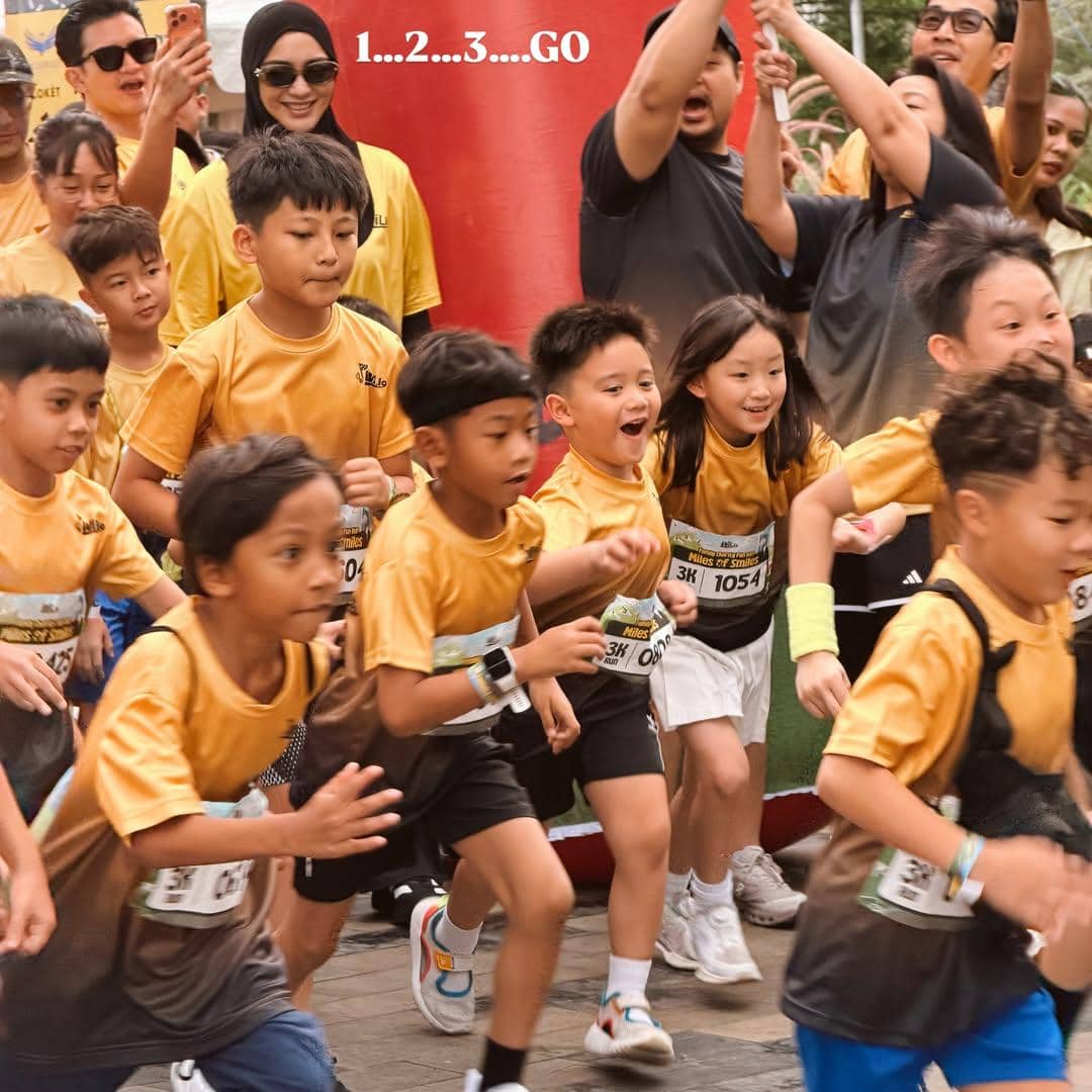 Keluarga Citra Kirana ikut family run.