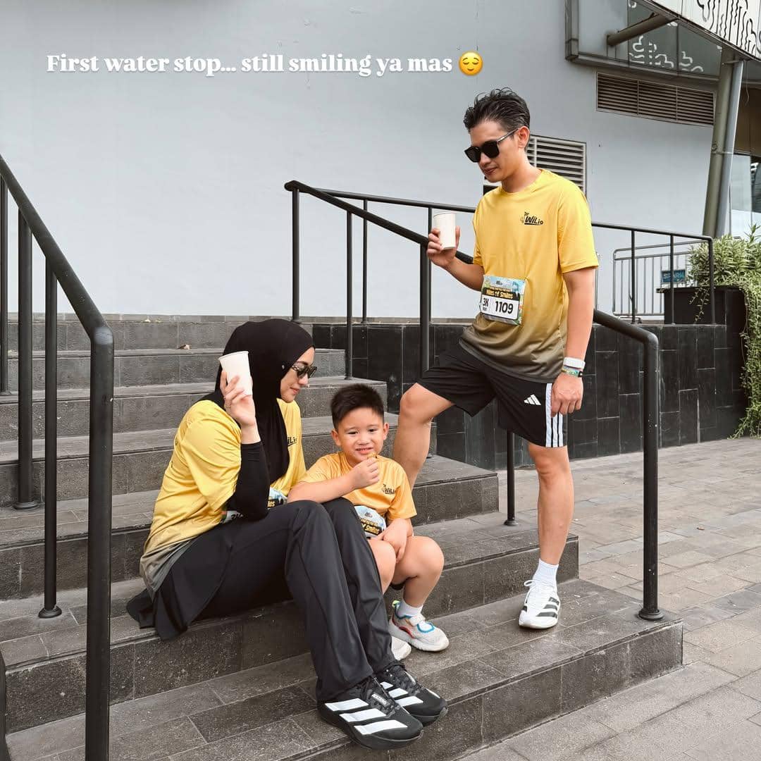 Keluarga Citra Kirana ikut family run.