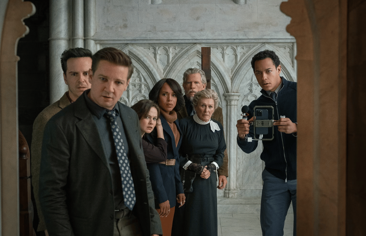 Wake Up Dead Man: A Knives Out Mystery