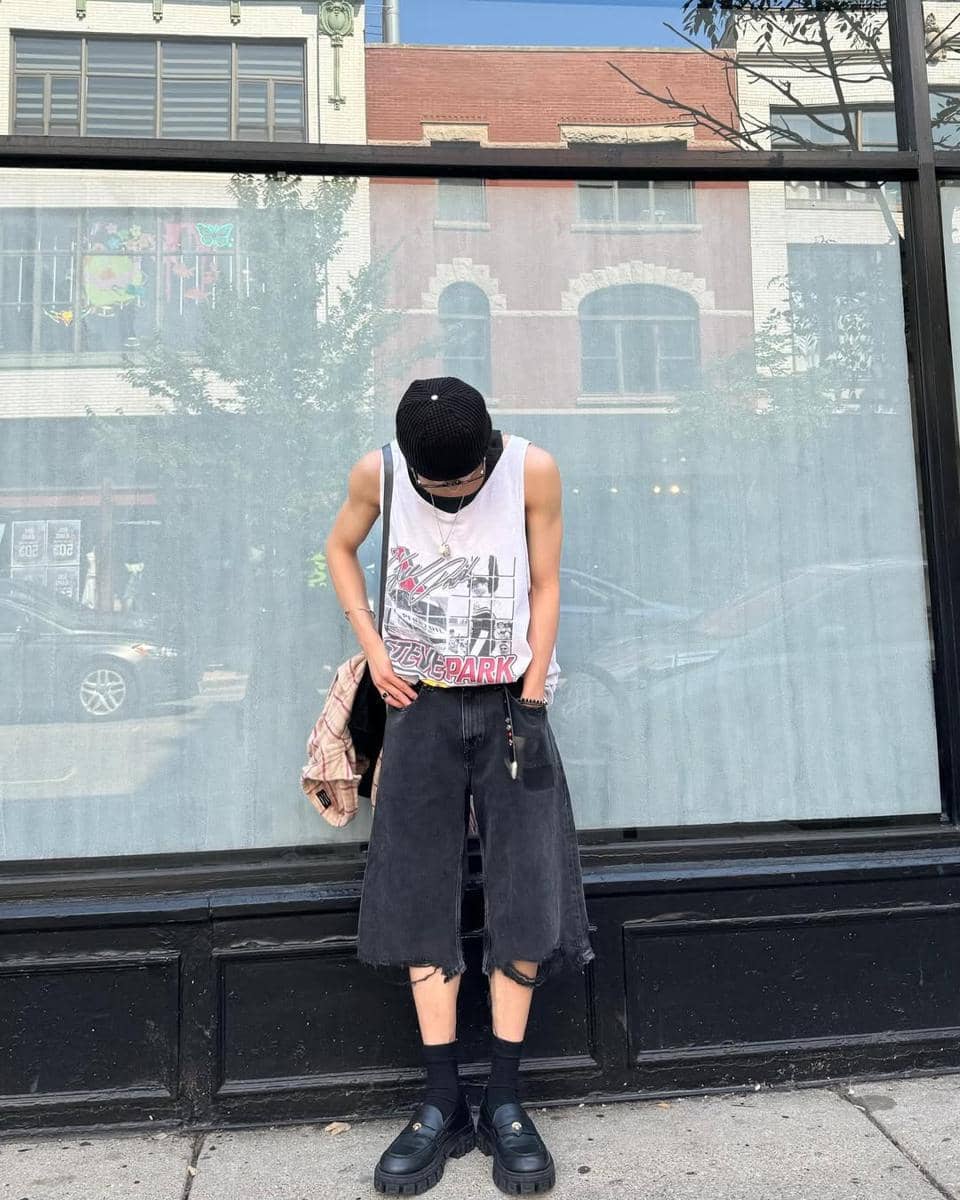 Hyunjin mengenakan beanie hat (instagram.com/hynjinnnn)