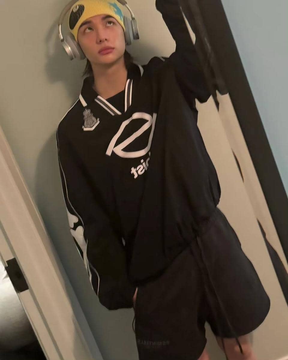 Hyunjin mengenakan beanie hat (instagram.com/hynjinnnn)