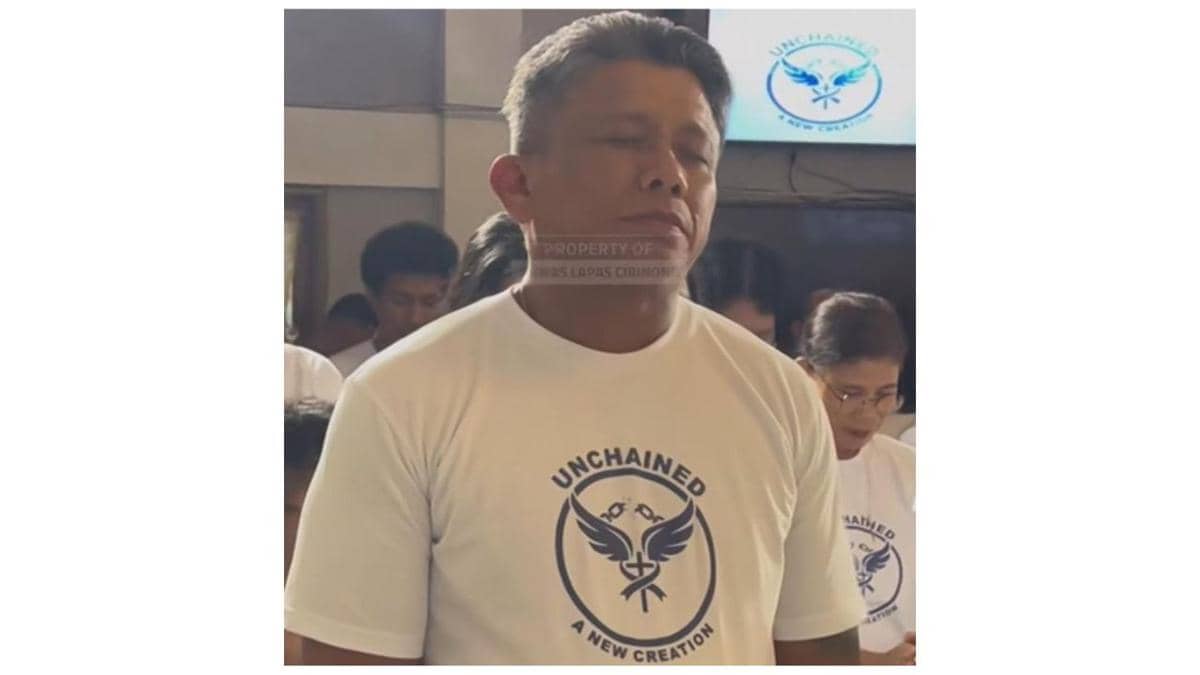 Ferdy Sambo terlihat mengikuti ibadah di lapas Cibinong